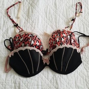 Lot of 2 Victoria Secret bras